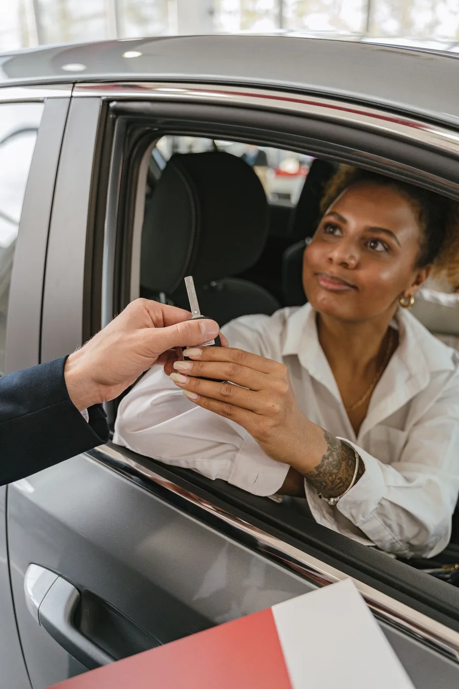 Driver receiving car keys after completing Nebraska SR-22 auto insurance paperwork in Omaha
